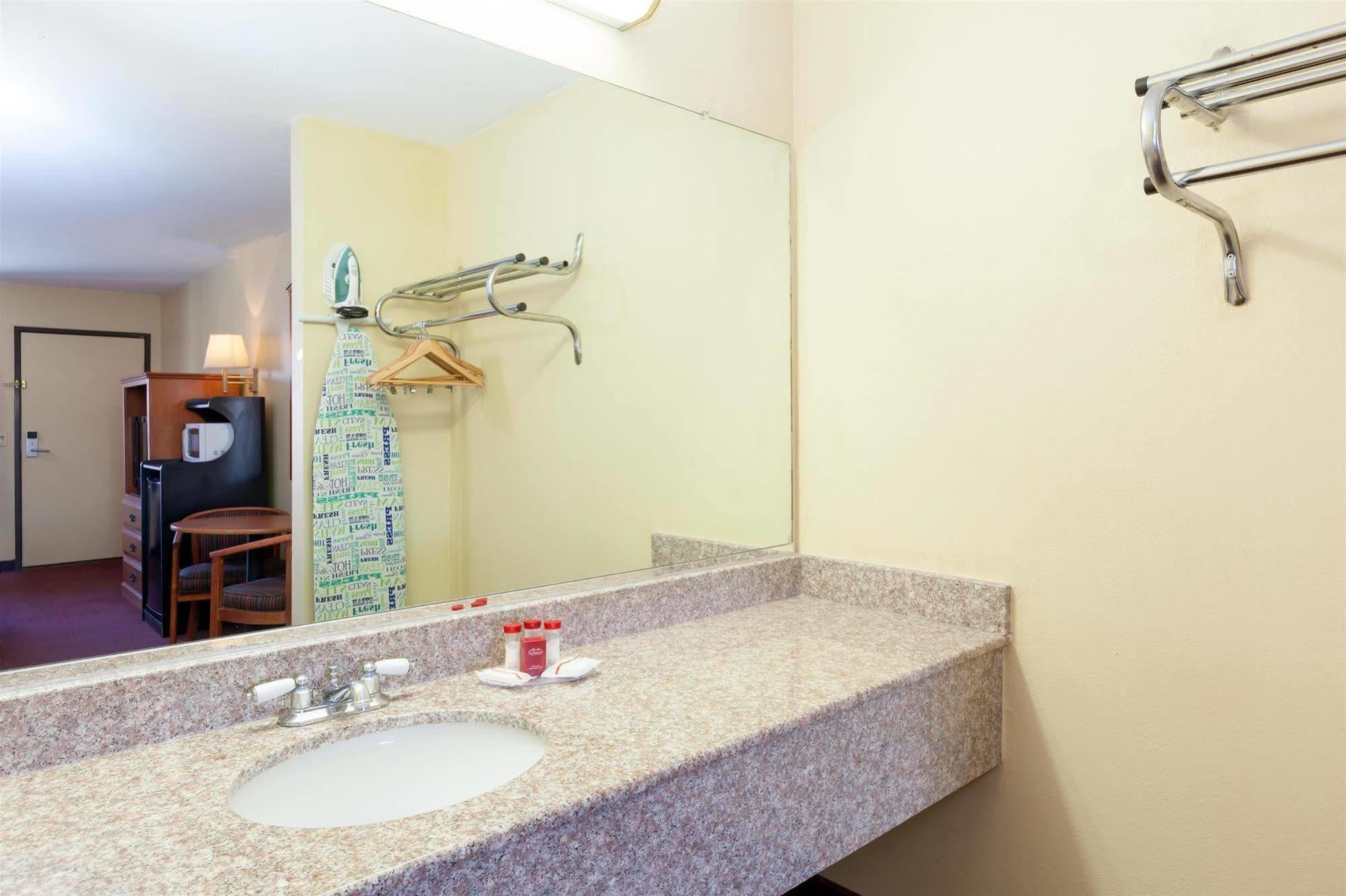 America'S Best Value Inn & Suites Bakersfield Central Luaran gambar