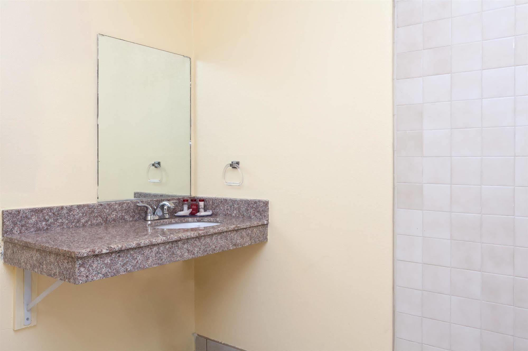America'S Best Value Inn & Suites Bakersfield Central Luaran gambar